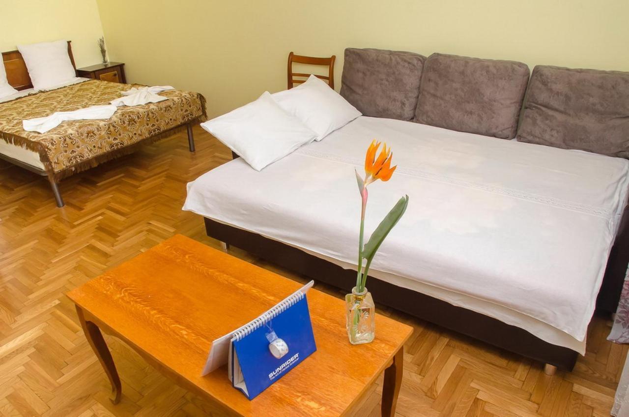 Апартаменти Apartament Na Adamkovskoy Брест Екстер'єр фото